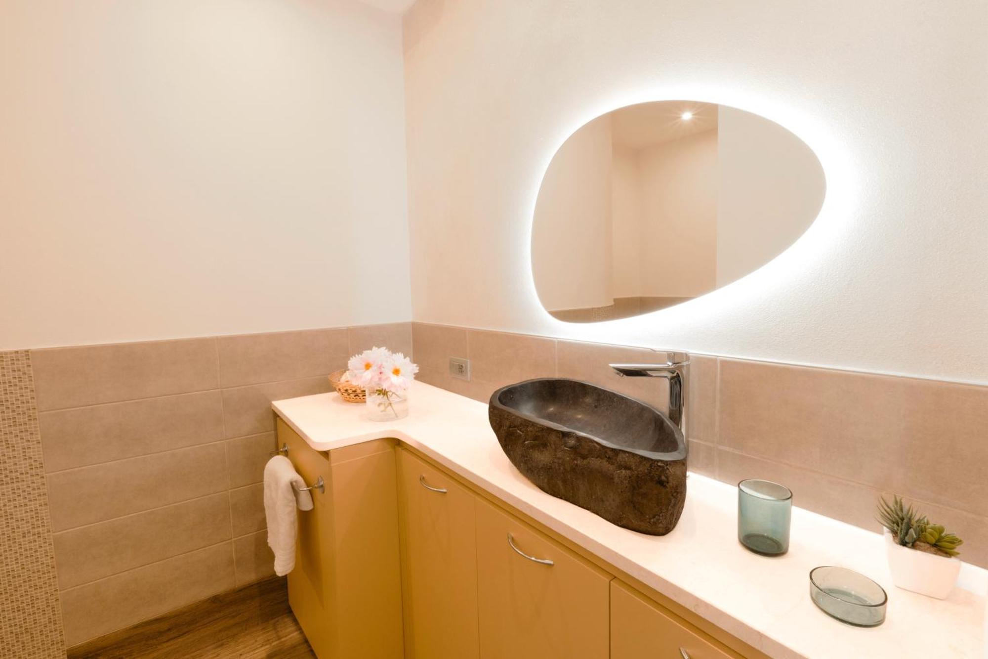 Carrara Deluxe Apartment *