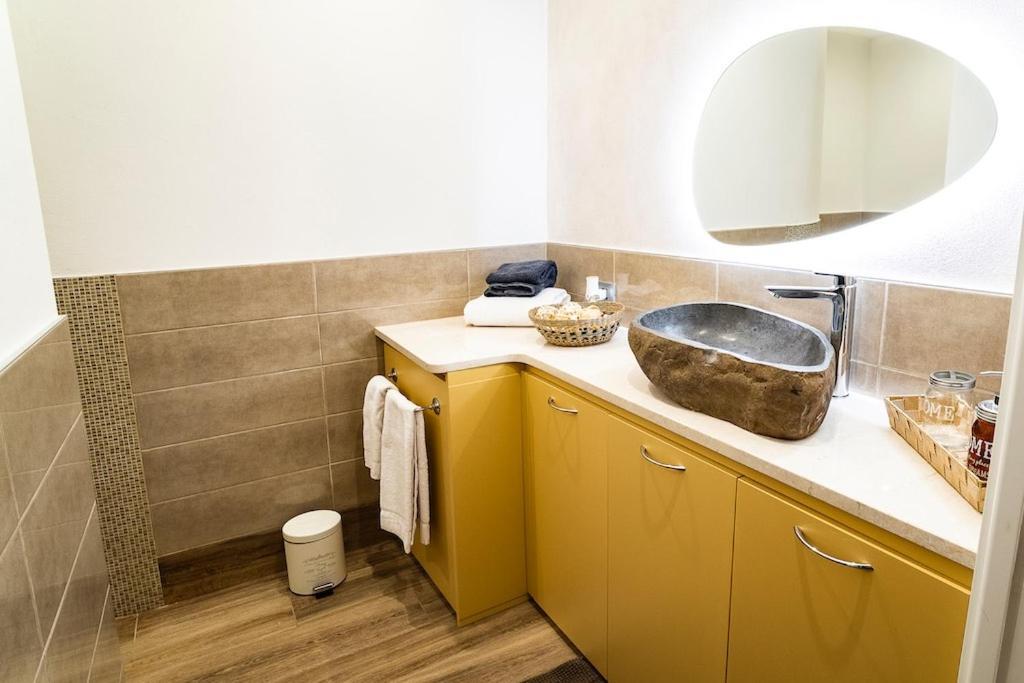 Carrara Deluxe Apartment
